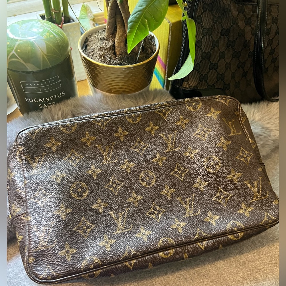 Louis Vuitton Trousse 28